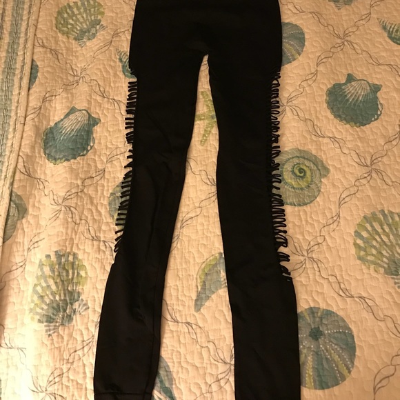 Prince of thieves black side ripped leggings - Picture 3 of 7